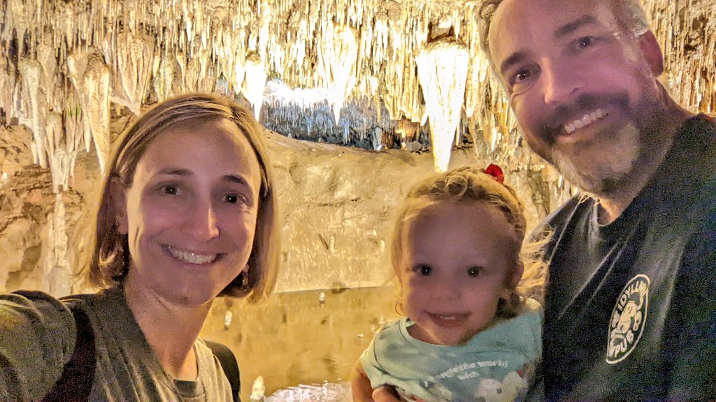 AngWxGrl's tweet photo. Some little girl I know has fallen in love with caves! She says they are "spooky." So, we stopped at Meramec Caverns on the way home. #DivineMissM #cavestate @VisitMO https://t.co/S7UQ66H4yL