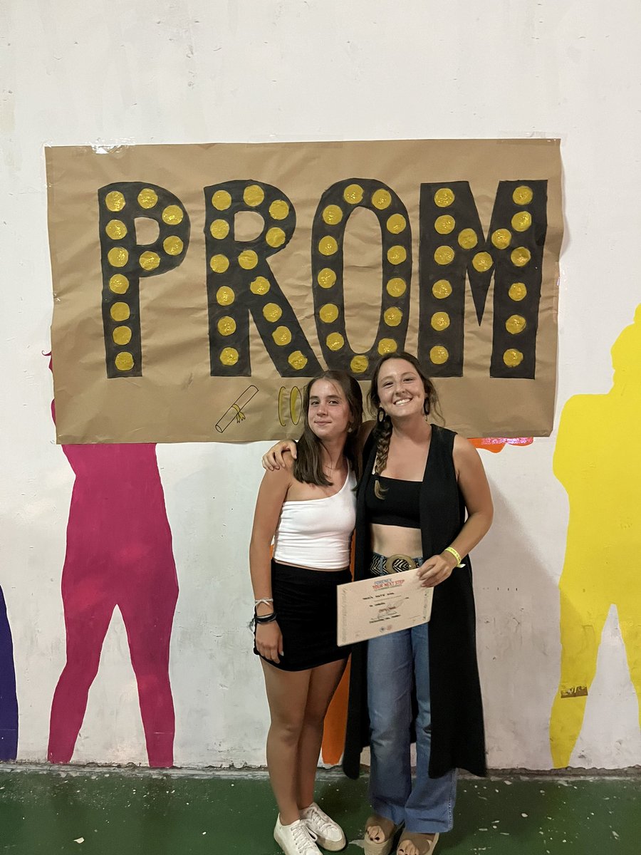 corunafnx's tweet photo. 🤩🎩👏🍀 #prom22 #elveranodesuvida https://t.co/uckG2CQYfN