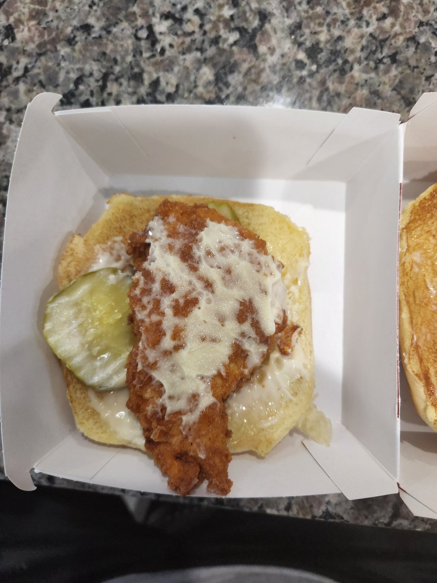 kthlws's tweet photo. @Hardees You seriously have one of the best chicken sandwiches out there, but the consistency of the size is awful. One time it fills up the bun, other times it looks like a chicken tender swimming in a sea of bread. https://t.co/LMLU7oP70L