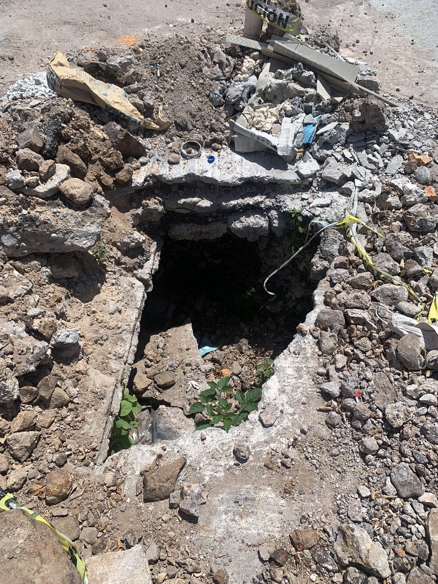 raymundobv's tweet photo. De pura casualidad algun dia te dignaras a venir a terminar lo que empezaste??? @Interapas. Esta a una cuadra de tu casa @RGC_Mx y llevamos meses asi!! https://t.co/OMrinSLIpj