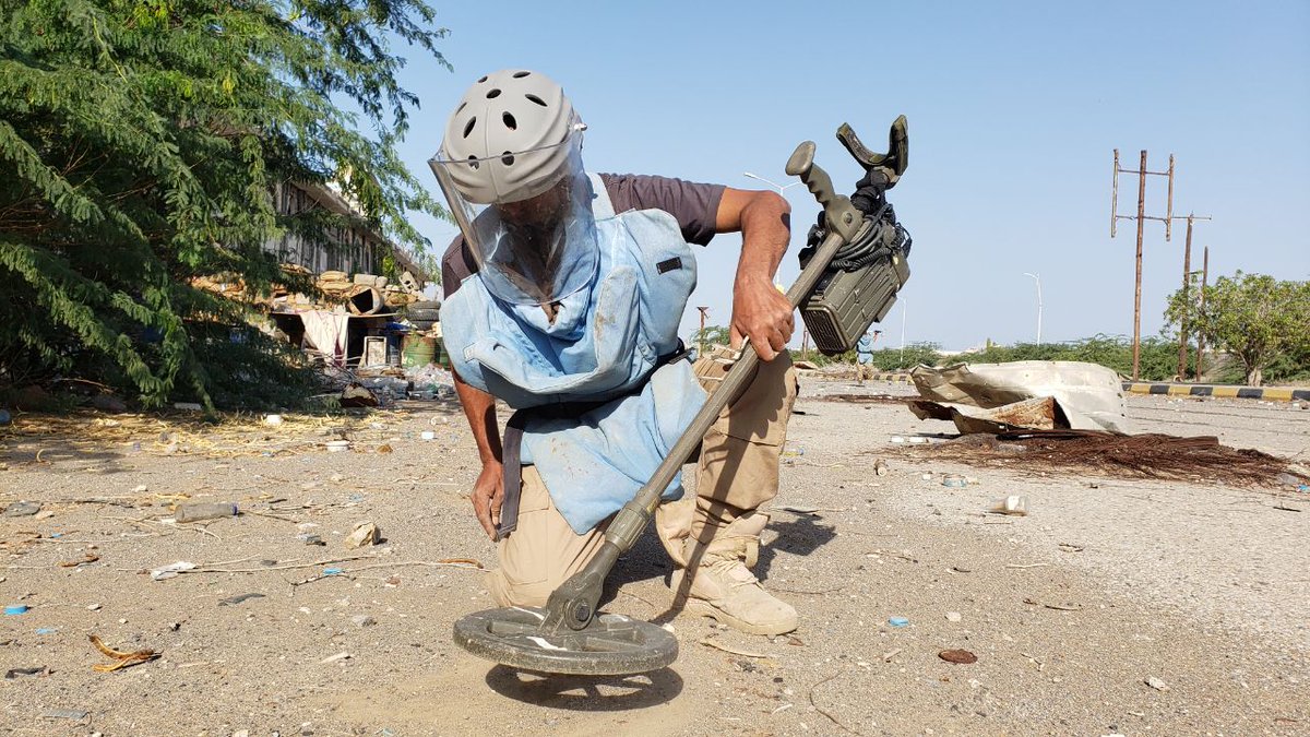 mineaction_ye's tweet photo. رغم تاكيد البرنامج الإنمائي @UNDPYemen ان لا وجود لأجهزة محتجزة في جيبوتي وان البرنامج الإنمائي لم يقوم بشراء هذه الأجهزة لعدم الحصول على تصريح من عدن وخلية الأجلاء والعمليات الإنسانية لإستيراد وشراء الاجهزة حتى اليوم فان المركز يجدد دعواتة للمبعوث الاممي @OSE_Yemen https://t.co/Nh9RwzJNfO