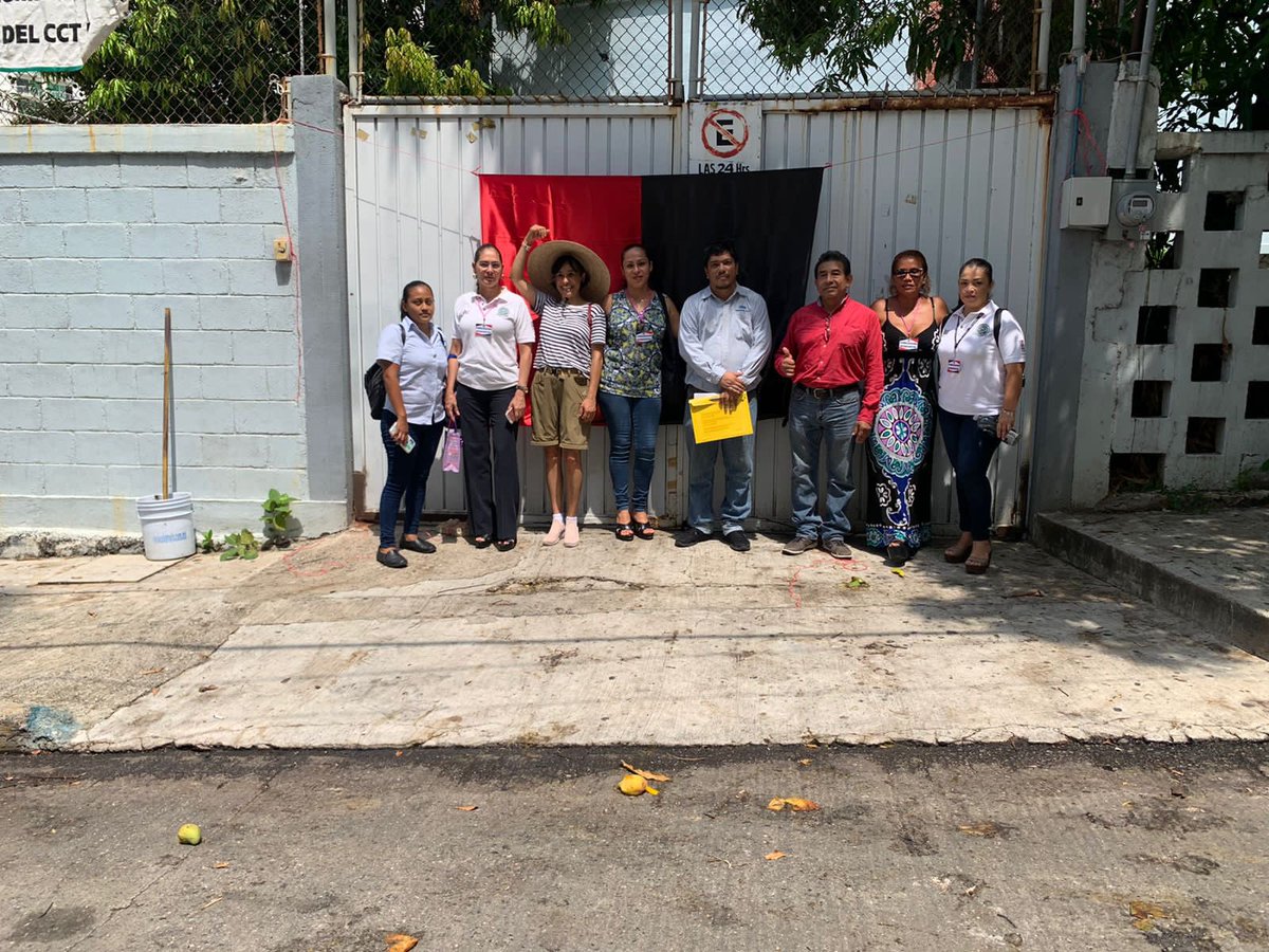 anahi_ney's tweet photo. Sección 21 Acapulco en pie de lucha, Unidos y firmes, ni un paso atrás! #HuelgaEnTelmex #EnDefensaDelCCT #FuerzaSTRM https://t.co/lIXwgaUx2n