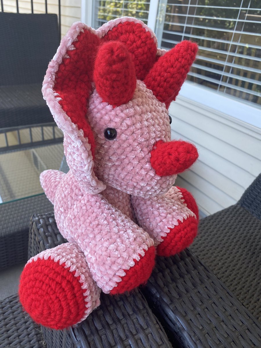 StudiosTrimble's tweet photo. Thinking over the possibility of opening a couple custom spots for some Triceratops ☺️ This one is for myself, but I could make them in any colour combination requested! $65 CAD+ shipping. Stands approx 12” tall https://t.co/tsiHxDOxrP