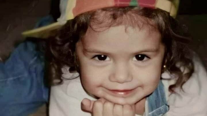 fetishxsel's tweet image. THREAD: Photos of Selena Gomez as a child for you to use in celebration of her birthday!