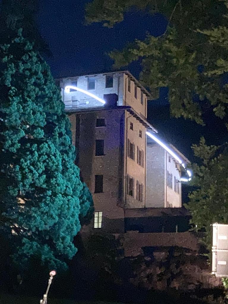 CultureVdA's tweet photo. #21luglio Al #castelloGamba risplende la grandiosa #Orbita di Massimo Uberti!
#Light #Art al #museo di arte moderna e contemporanea della @Valle_dAosta 
@CasaTestori @AMACI_musei @aostasera @Abb_Musei @ustampavda @guichardaz @vvallet67 https://t.co/sPRr09nK4r
