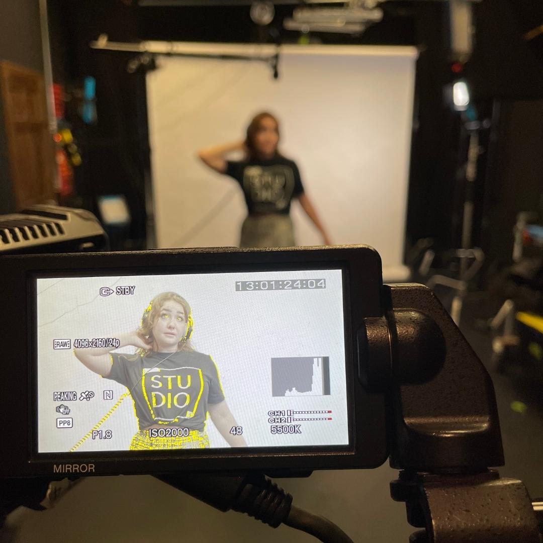 akulliancreates's tweet photo. Ace Creative Partner, audio engineer Julia Norelli, stopped by Studio A last week to help us find the best spot to capture audio, along with some helpful tips on audio recording in our studio 🎙️

#ProfessionalAudio #ProAudio #SoundRecording https://t.co/L8JTKh3sLL