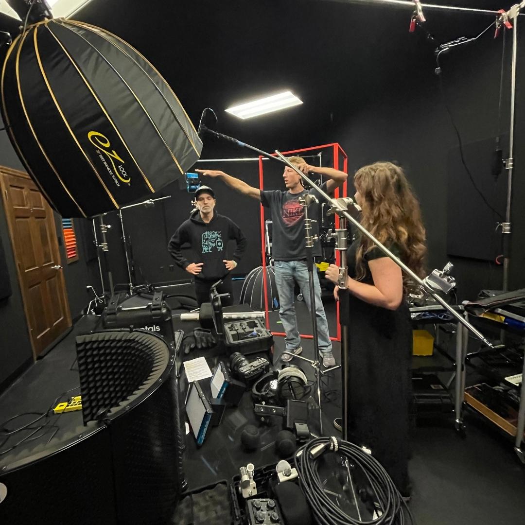 akulliancreates's tweet photo. Ace Creative Partner, audio engineer Julia Norelli, stopped by Studio A last week to help us find the best spot to capture audio, along with some helpful tips on audio recording in our studio 🎙️

#ProfessionalAudio #ProAudio #SoundRecording https://t.co/L8JTKh3sLL