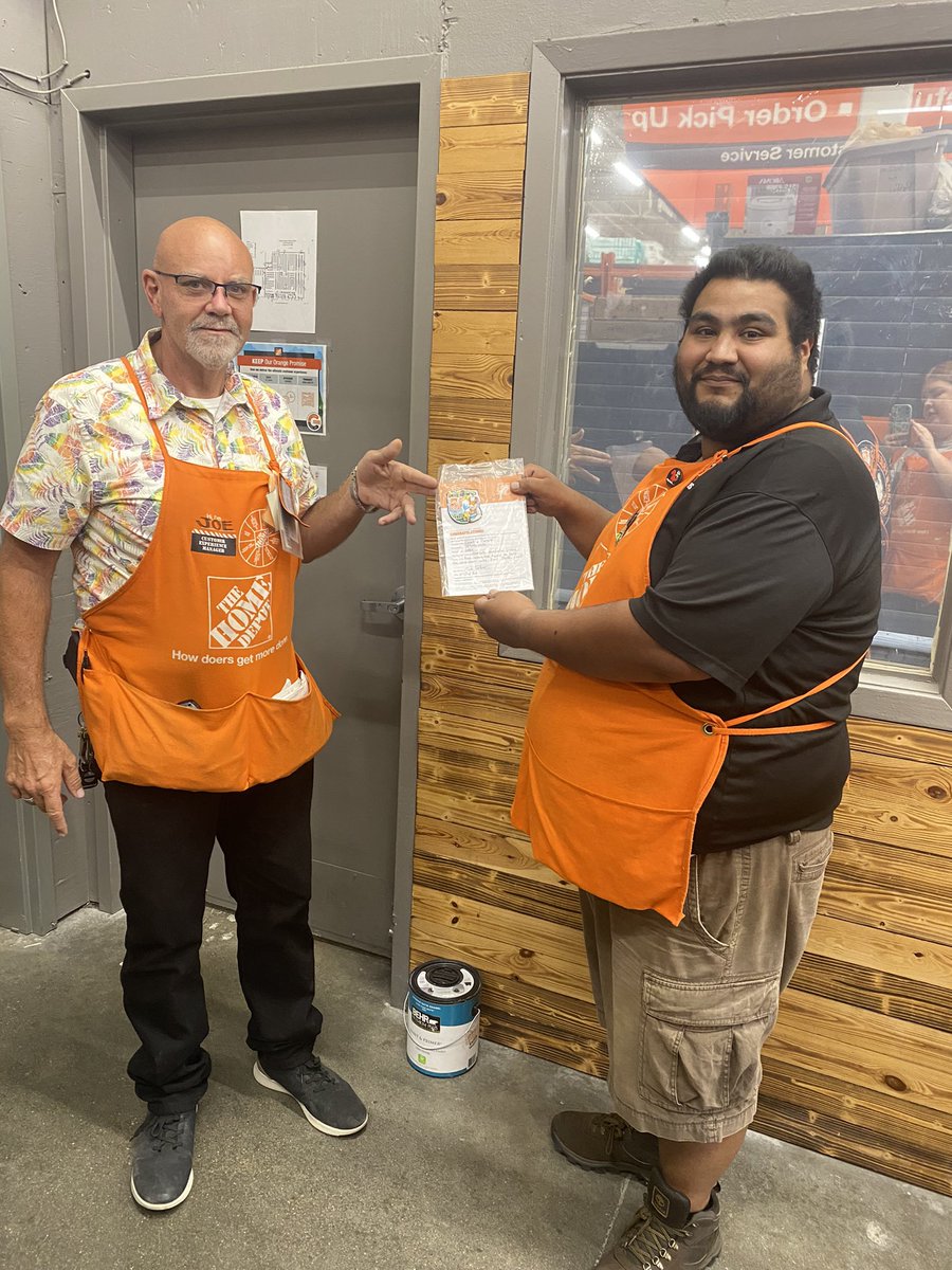 saradarling2012's tweet photo. Way to go Eusebio on going above and beyond, on helping a customer with hvac lead!!! #homerAward @CarkerJoe @HD_6501 https://t.co/zk72w80fn6