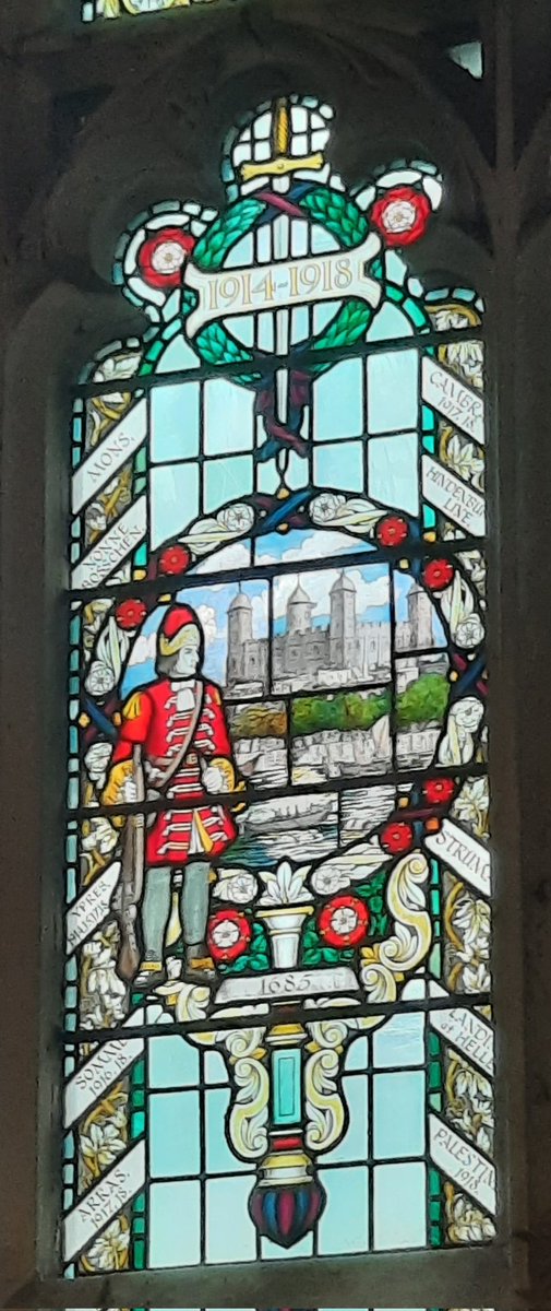 What does @HolySepulchreUK and @TowerOfLondon have in common. The #Fusiliers. This fantastic window at Holy Sepulchre Church in Holborn portrays the formation of the Fusiliers at the Tower in 1685. #FusilierHeritage