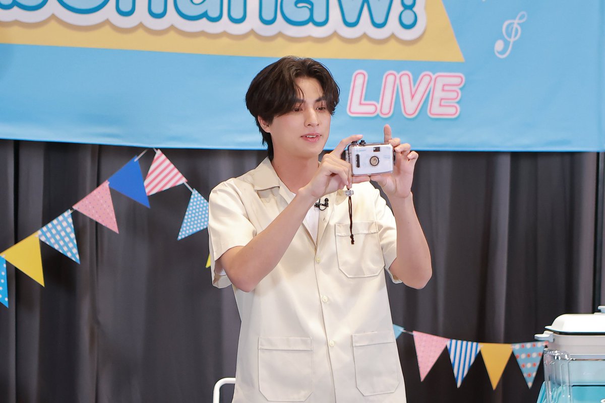 Entup2date's tweet photo. "Candy"ชวนรุ่นพี่ #กลัฟคณาวุฒิ มาย้อนวัยเรียน แจกความสดใสไม่ยั้ง พร้อมเล่าวีรกรรมสุดเฟี้ยวในรั้วมหาลัยกับกิจกรรม “เข้ามอกันกลัฟ Live” พร้อมลุ้นของรางวัลสุดเอ็กซ์คลูซีฟ

อ่านต่อ ... https://t.co/vAEPKMasUY

#Candyครับกลัฟเข้ามอ #Candyเข้ามอกันกลัฟ #GulfKanawut #gulfcandyboom https://t.co/GOLsOLojSe