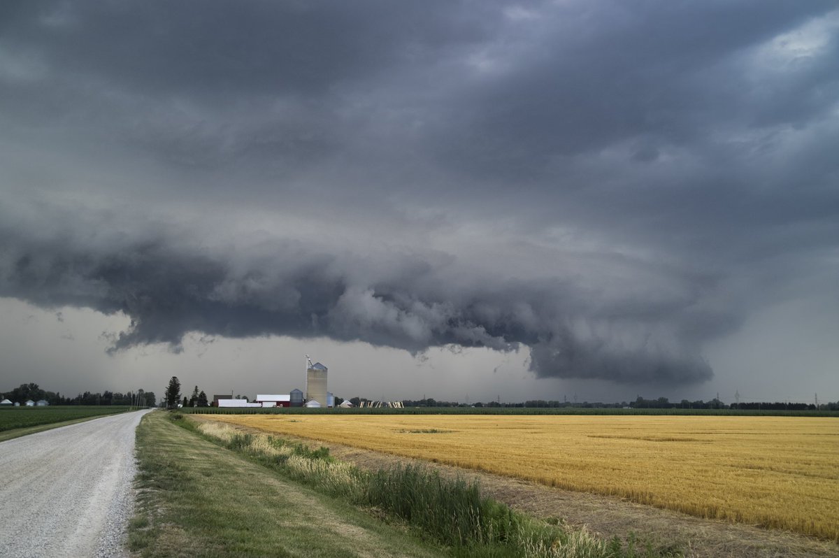 _phos3's tweet photo. It was great to chase yesterday and see cloud structure. This storm ended up being tornado warned as we approached the London/St Thomas area. 
#onwx #onstorm #cloudchasers https://t.co/4DPm9qjkDU