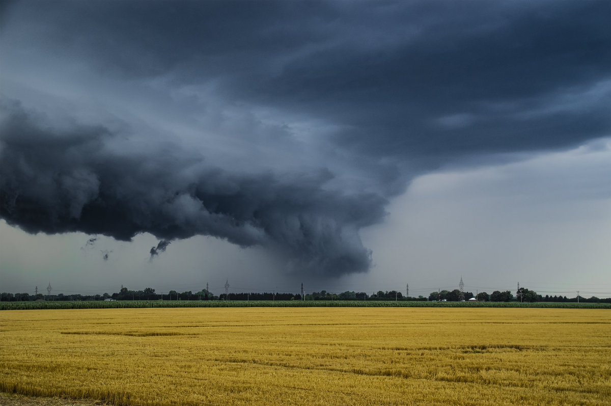 _phos3's tweet photo. It was great to chase yesterday and see cloud structure. This storm ended up being tornado warned as we approached the London/St Thomas area. 
#onwx #onstorm #cloudchasers https://t.co/4DPm9qjkDU