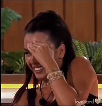 Not Nathalia walking over to the gym to be with the boys and not even working out #LoveIsland