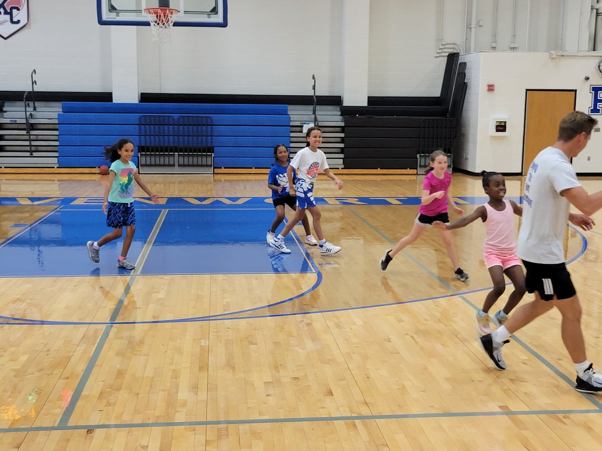 LVGirlsBBall's tweet photo. Great Camp this week! Love getting the youths in the mix!! ⛹🏻‍♂️⛹🏿‍♂️⛹️‍♂️ https://t.co/It355O04ZZ