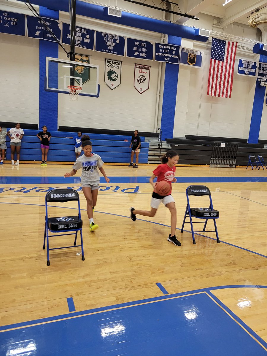 Great Camp this week! Love getting the youths in the mix!! ⛹🏻‍♂️⛹🏿‍♂️⛹️‍♂️