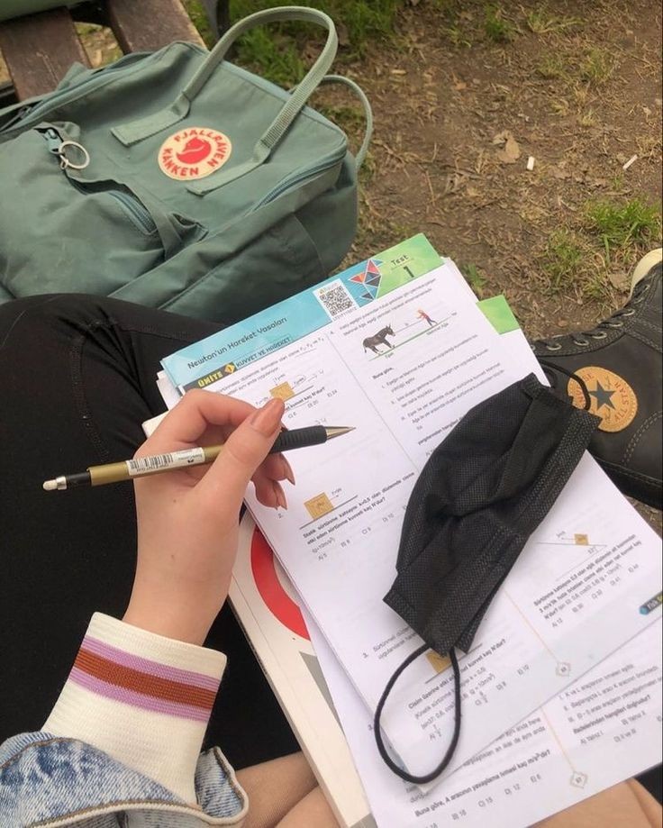 studyz5's tweet image. ⌕ 𝘀𝗲𝗮𝗿𝗰𝗵: nova no #studytwt 🖇️📚

• Zay
• ela/dela, 18 anos
• 3° ano do ensino médio 
• foco enem!
• matemática e natureza
• livros e música ♡

♡/↺ = mutuals