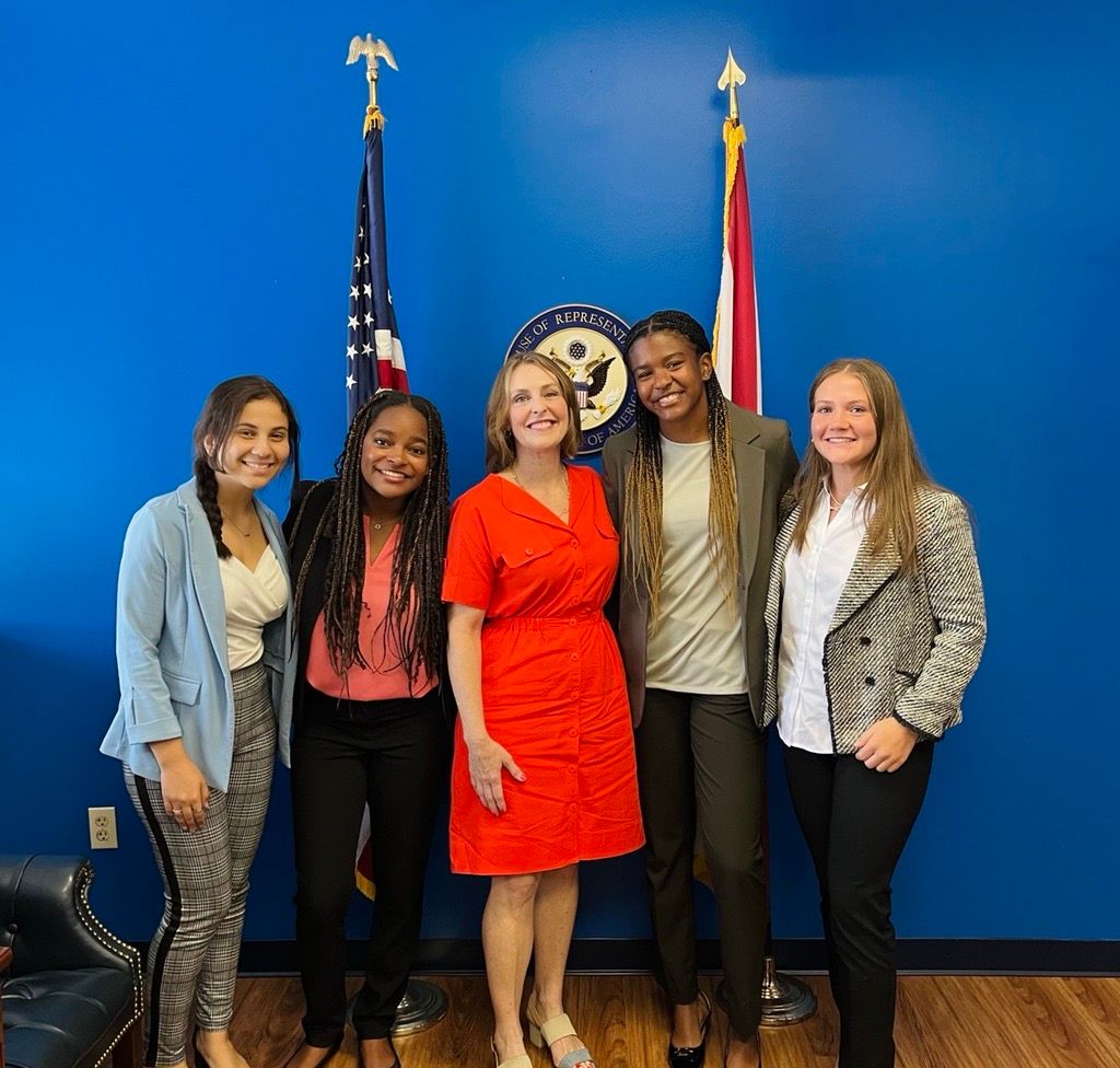 Congratulations to Tampa Prep Senior Alyssa Williams, one of four Tampa Bay area students to be chosen as a Bank of America Student Leader, who recently got to meet with U.S. Representative Kathy Castor. @BofAStudentLeaders  <a href="/KathyCastorFL/">Kathy Castor</a> 
Thanks for making Tampa Prep proud!