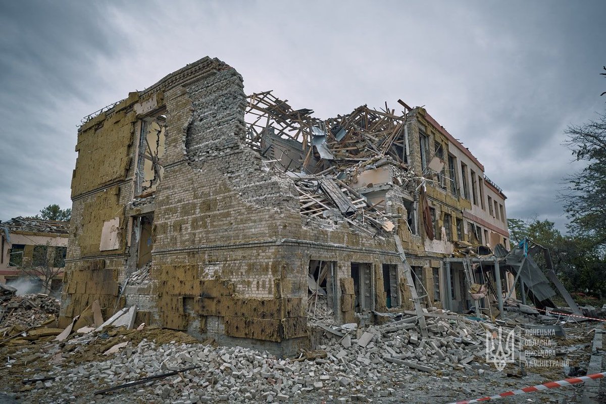 ukraine_world's tweet photo. Rescuers found the body under the rubble of the school in Kramatorsk.

The Russians struck the city around 3 a. m. today.

Source: the head of Donetsk Oblast State Administration https://t.co/qN8wJ0oZQl