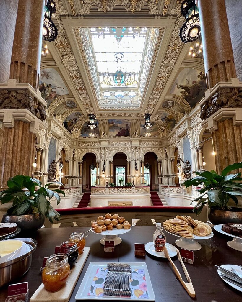 Dining in style 🎂🧁@qcterme #sanpellegrinoterme #travel #beautifuldestinations #italy instagr.am/p/CgR6oMKMj-e/