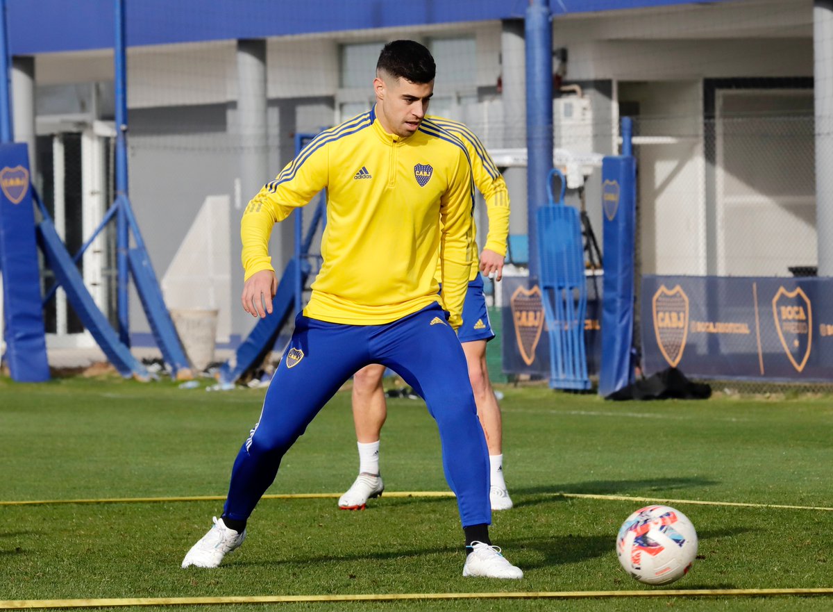 BocaJrsOficial's tweet photo. 🔛⚽️👊

#DaleBoca ����🟡🔵 https://t.co/H9TTX1UAwy