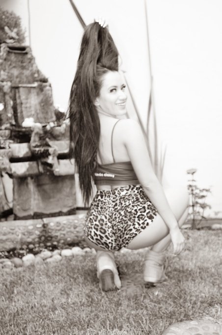 Watch Selene 🌙's leaked NSFW photo on TwXstars