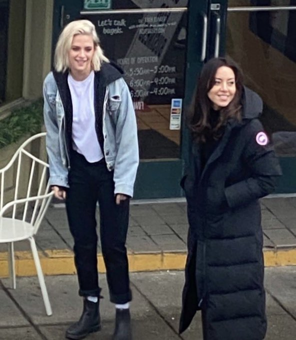 aubrey plaza daily on Twitter "aubrey plaza and kristen stewart on set