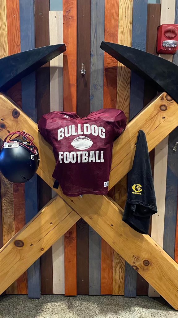 coachajpu's tweet photo. @Ryan_Munz @UWPlattFootball Thanks for having us, greatly appreciate the opportunity !! #Swingtheaxe 🏈🧡💙 #Bulldogway https://t.co/k7rVzIV6vo