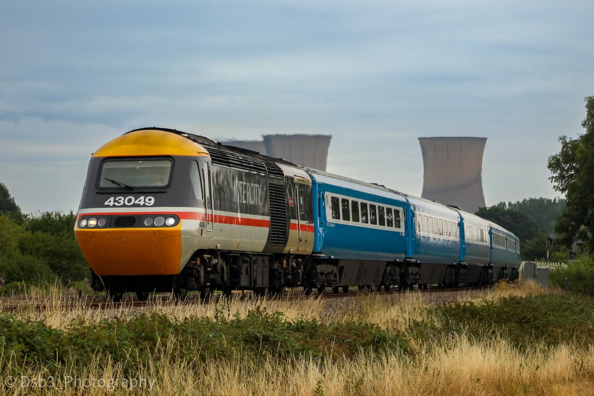 DSB3PHOTOGRAPHY's tweet photo. G on one more shot!
43049 and 046 head through Willington working 5Z73 from Doncaster back to base Crewe with the defunt cooling towers looming behind.
@InterCity86101 #class43 #bluepullman #midlandpullman #IC125 #HST #VP185 https://t.co/oiPlHE79MY