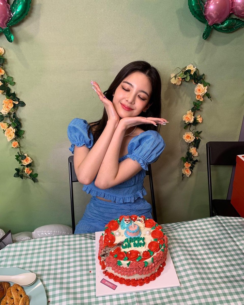 choijuliete's tweet photo. 23 and blessed. 🎂 https://t.co/OD0tDmQyPi