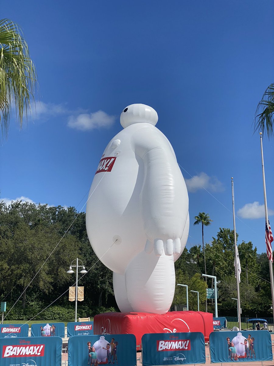 AllThingsFLA's tweet photo. Elon Musk taking in some lakeside sun at Disney’s Hollywood Studios. https://t.co/YwttOYV20P