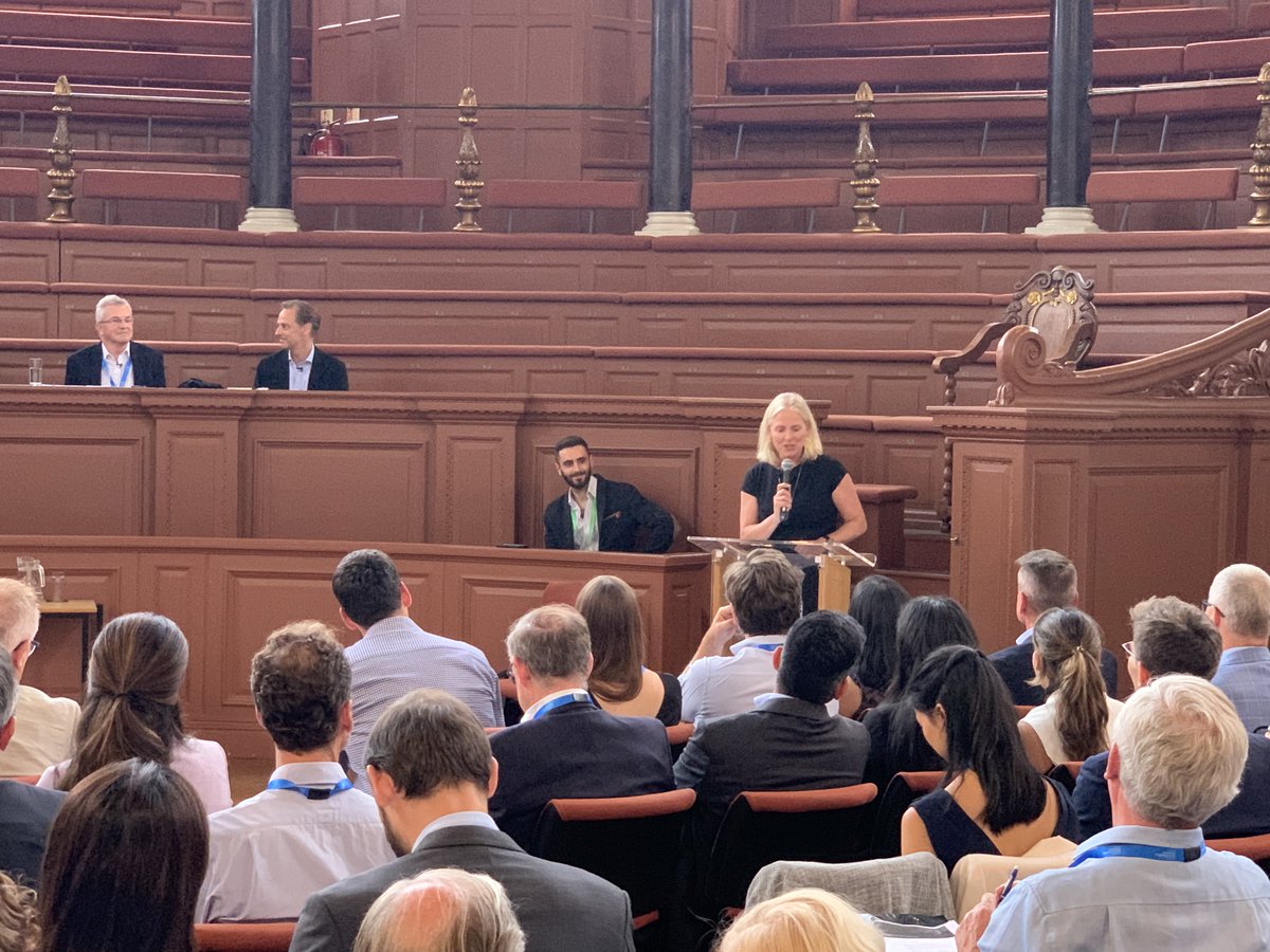 TheSmithSchool's tweet image. @bencaldecott  &amp;amp; @cathmckenna opening remarks| 
#OxSustainableFinance  #OSFS2022  Closing debate: This House believes that finance sector #NetZero  pledges will have no positive impact on real economy #decarbonisation | about to start!