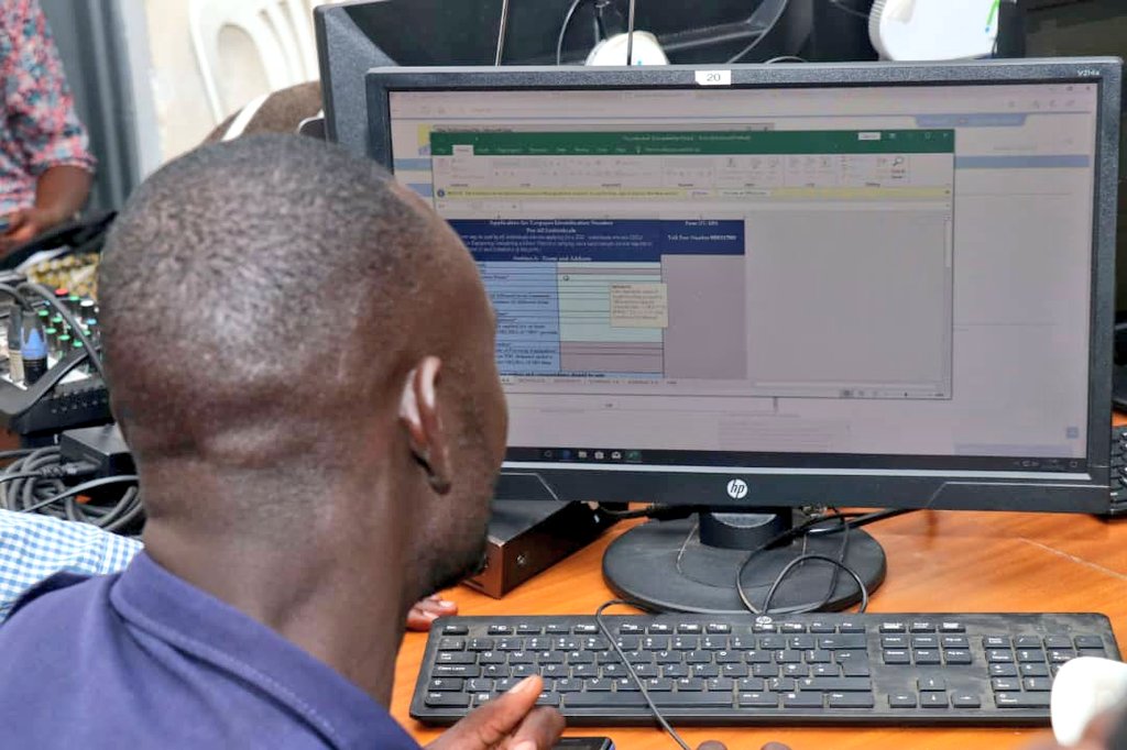 URAuganda's tweet photo. 🌍Arapai, Soroti
107 students of Busitema University, Soroti campus have benefitted from the hands on training in Tax procedures and processes courtesy of the URA VITA program from TIN application to return filing and even EFRIS navigation.
#TaxAlertGenerationUg https://t.co/ybSVqziLgB
