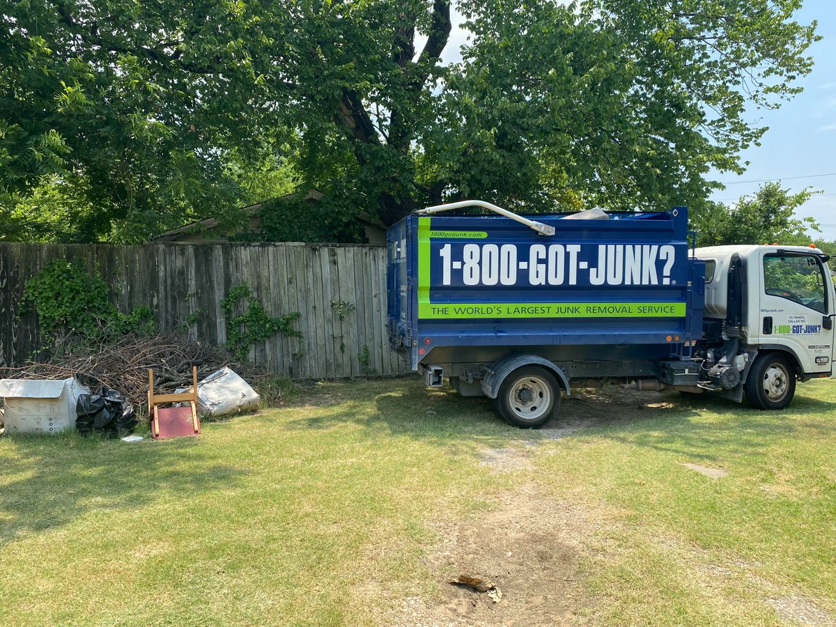 BrianScudamore's tweet photo. Want to see our core values Passion, Integrity, Professionalism &amp; Empathy (P.I.P.E.) in action?
 
@1800GOTJUNK in Dallas Central hauled junk from a local church’s lot for FREE after it turned into a dumping ground.
 
When you hire people who get your values, great things happen! https://t.co/PrsgWp5J4A