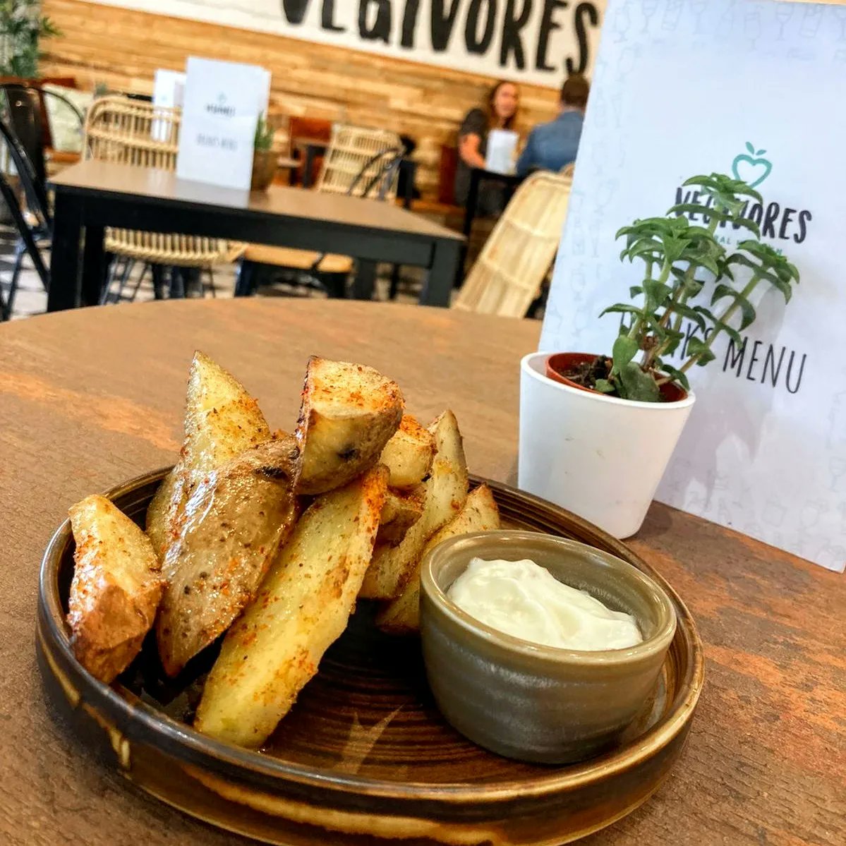 wearevegivores's tweet photo. Keep your taste buds happy with these Tajin-spiced potato wedges! #snacktastic 😋🌱

Imagine some of these this weekend with a delicious cold beer 👀?

#wearevegivores https://t.co/YL8lkjETTC