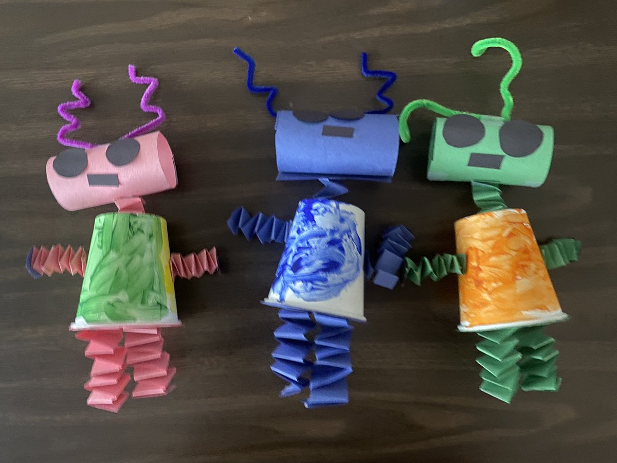 sandysuprtchr's tweet photo. #risdgreatness @KatShackC Last Day of session 2-summer school 2022! We had fun making robots this week and learning about how toys work! Thank you to everyone who made summer school possible! It was a blast!!!! https://t.co/m6r0wcB7ZG