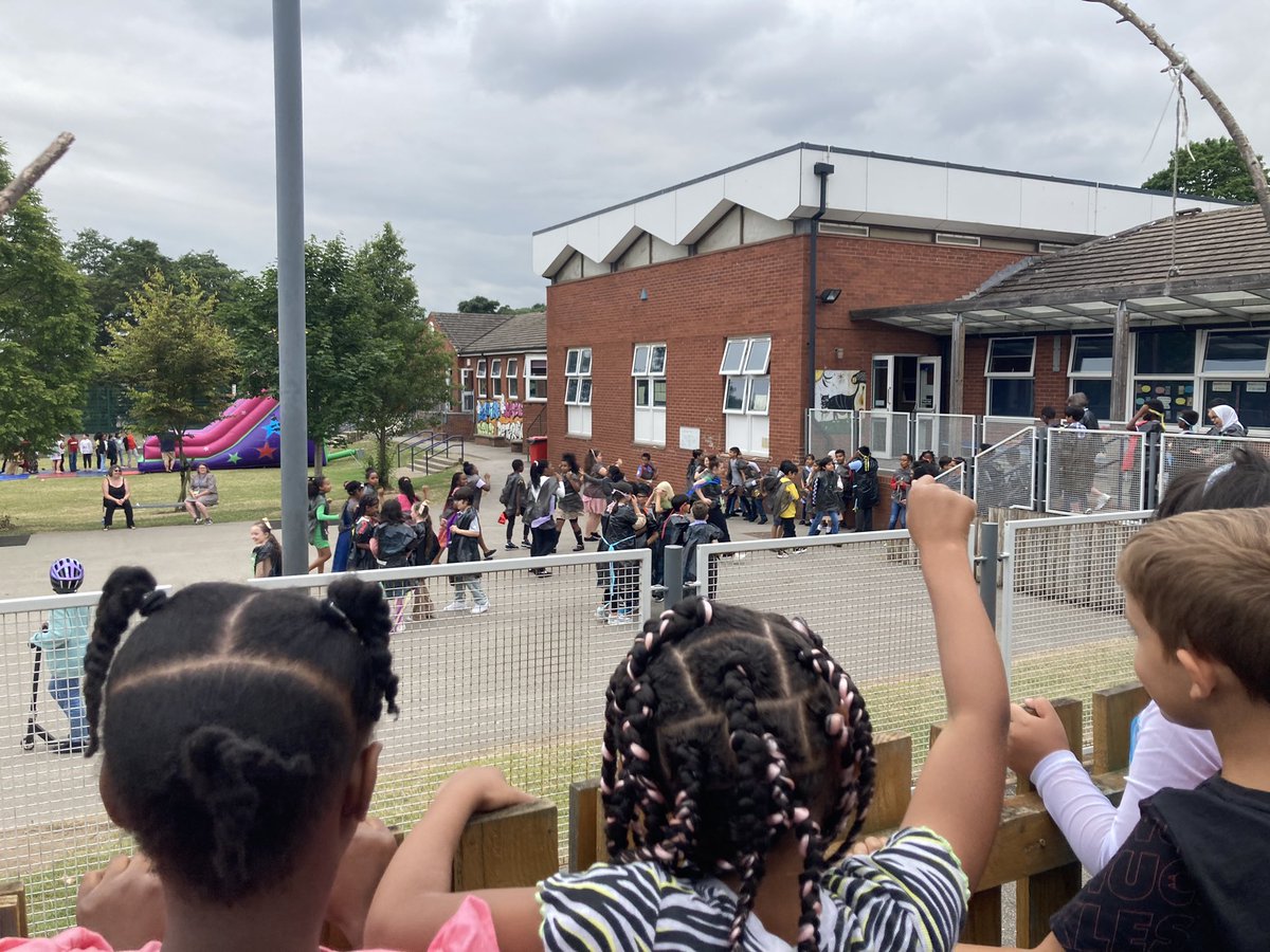 STC_4IK tweet media