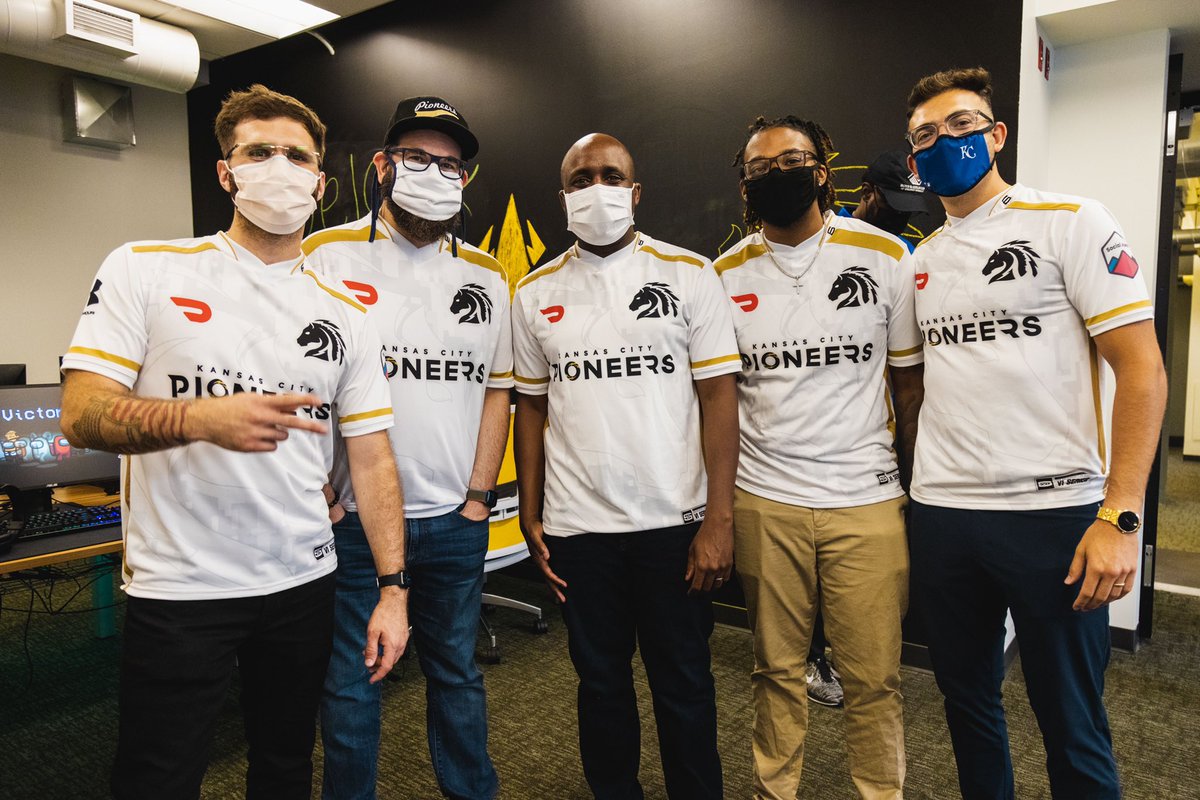 MayorLucasKC's tweet photo. Today is KC Pioneer Day in @KansasCity.

On the Mayor’s visit with @PioneersGG  last year, he saw the many skills youth built while gaming. 

Kansas City is full of champions and it’s clear we have a bright future in esports! https://t.co/V45aHaXTfB