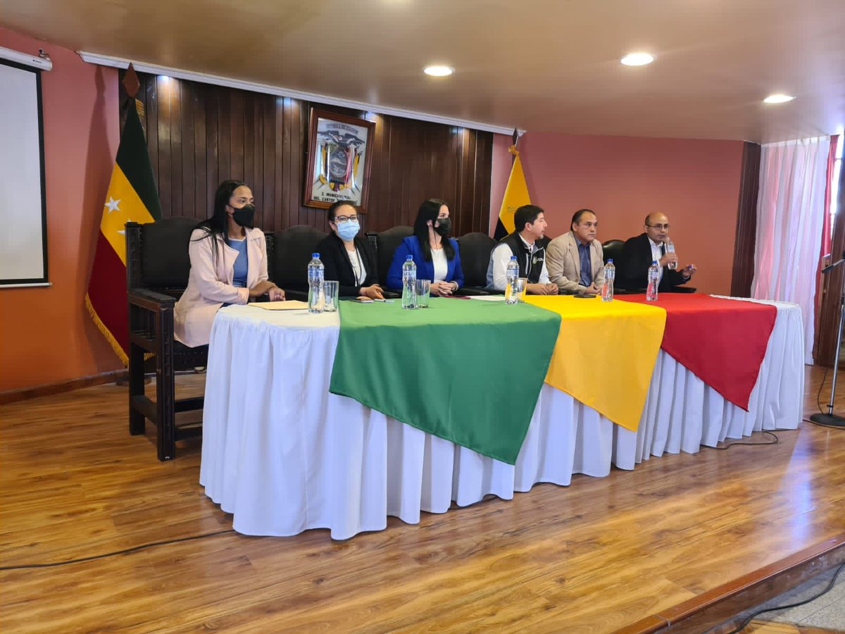 MinTrabajoEc's tweet photo. #BoletínMDT 📄| 225 trabajadores de la Universidad Estatal de Bolívar, el GAD Municipal de Echandía y el GAD Municipal de San Miguel de Bolívar amparados con firma de Contratos Colectivos.

📌 Noticia completa aquí 👉 https://t.co/Xu31t1nzTa https://t.co/guLjmDj7Az