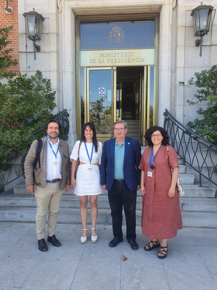 SE_MemoDemo's tweet photo. La SEMD y el @ateneodemadrid inician colaboración para llevar a cabo actividades de memoria democrática.
Hoy se han reunido el SE, @FmartineL, el presidente del Ateneo, @LuisArroyoM, la secretaria primera, @Pepitamarin y la depositaria, #IsabelFuentes. https://t.co/3sJ029Vlwt