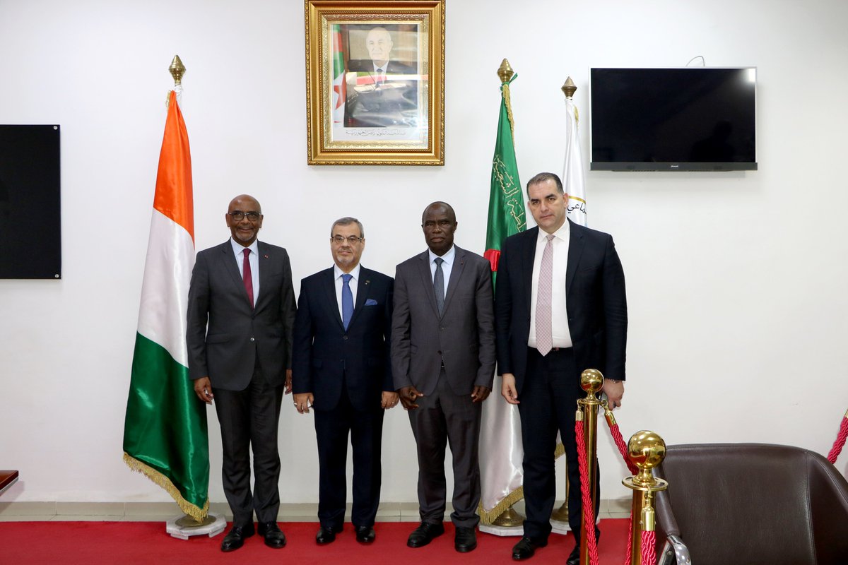 CAPCAlgerie's tweet photo. #COOPÉRATION
Importante rencontre du pdt de la @Cgeci_Officiel, Jean-Marie #Ackah, du président de la CAPC, @agli_sami et des VP des 2 organisations avec le président du Conseil National #Économique, #Social et #Environnemental #Cnese, M. Sidi Mohammed BOUCHENAK KHELLADI https://t.co/5Jb5RDtRTs