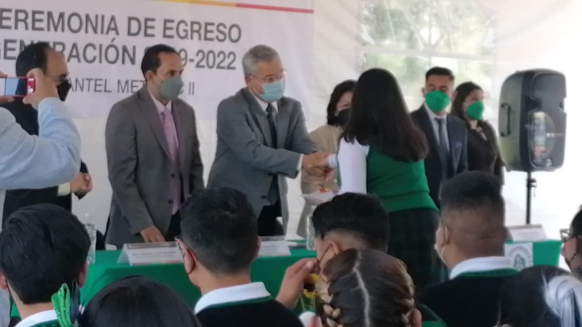 ignacio_rubi's tweet photo. En la ceremonia de egreso @somoscecytem del plantel #Metepec Il, Mi reconocimiento a estudiantes y padres de familia por este logro. Muchas felicidades y enhorabuena!!!!! https://t.co/svAtAj0hYD