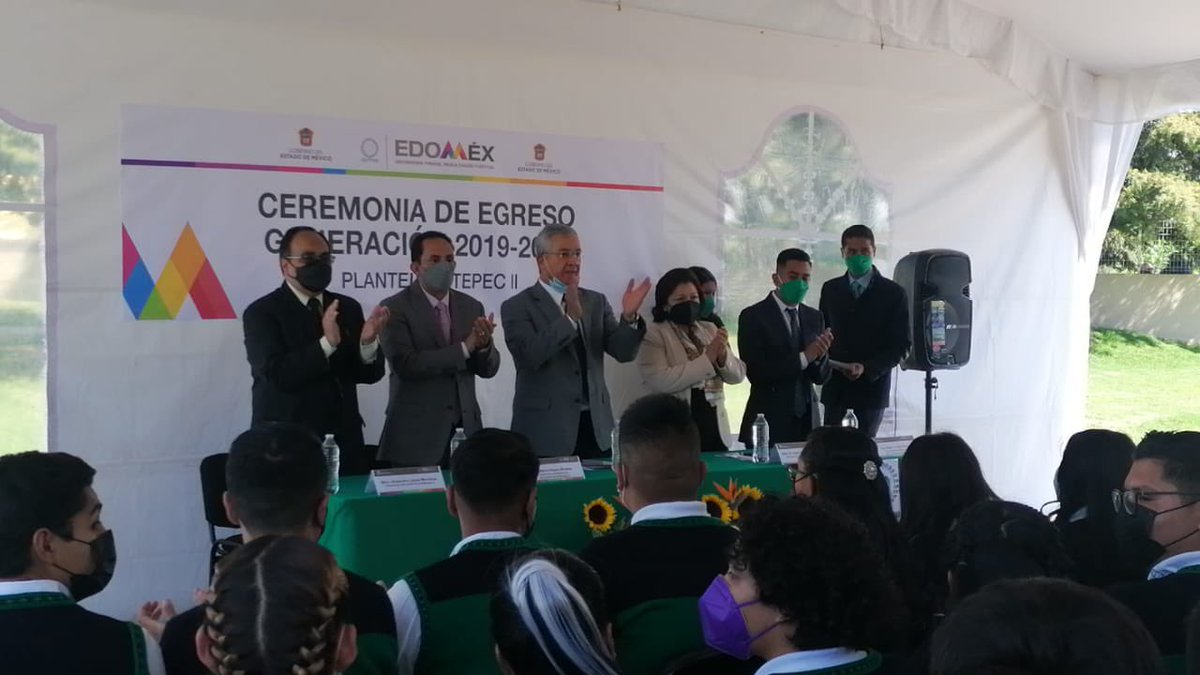ignacio_rubi's tweet photo. En la ceremonia de egreso @somoscecytem del plantel #Metepec Il, Mi reconocimiento a estudiantes y padres de familia por este logro. Muchas felicidades y enhorabuena!!!!! https://t.co/svAtAj0hYD