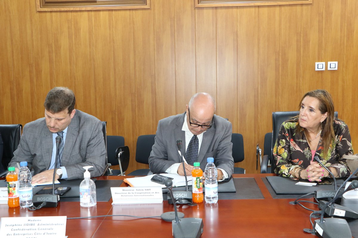 CAPCAlgerie's tweet photo. #COOPÉRATION
Importante rencontre du pdt de la @Cgeci_Officiel, Jean-Marie #Ackah, du président de la CAPC, @agli_sami et des VP des 2 organisations avec le président du Conseil National #Économique, #Social et #Environnemental #Cnese, M. Sidi Mohammed BOUCHENAK KHELLADI https://t.co/5Jb5RDtRTs