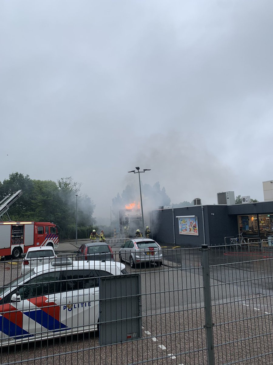 LeonardAsselt's tweet photo. Brand vrachtwagen Lidl IJsselmuiden https://t.co/sdX5vs6MAJ