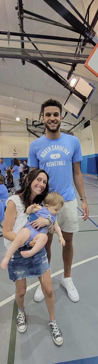 MelMc23's tweet photo. @peteln22 We are #uncfamily #happy #ohtheplacesyoullgo  #accbarnstorming #obx #welcome @Pet_Sumner22 @sumner_sports @SumnerPack @peteln22 https://t.co/dX3OhZm3vJ