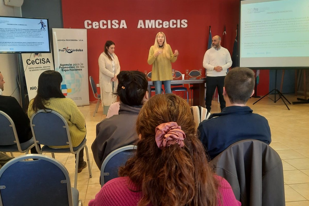 AgenciaProCba's tweet photo. Promoción de las exportaciones 📍 En la sede del Centro Comercial, Industrial, de Servicio y Agropecuario de #RíoTercero - #CeCISA - presentamos los servicios de ProCórdoba a las #pymes de la región. 📈🌎 https://t.co/0MLnIU6tX4