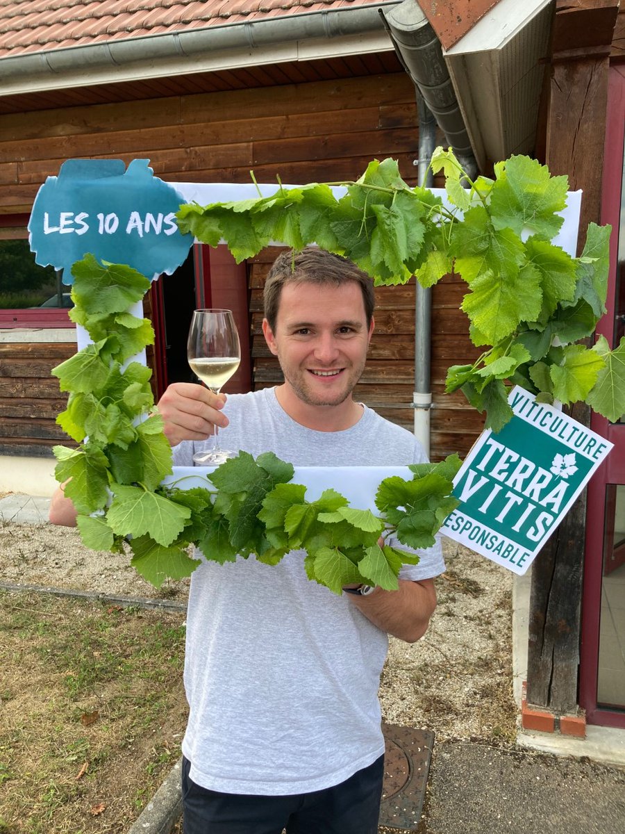 🎂 Terra Vitis,la #certification de #viticulture #responsable fête le 10ème millésime de l'association champenoise.10 ans d'échanges,d'expériences,de partage pour construire ensemble le vignoble de demain. La #transmission comme mission. <a href="/TerresVignes10/">Terres&Vignes Aube</a>
#terravitis #sustainable