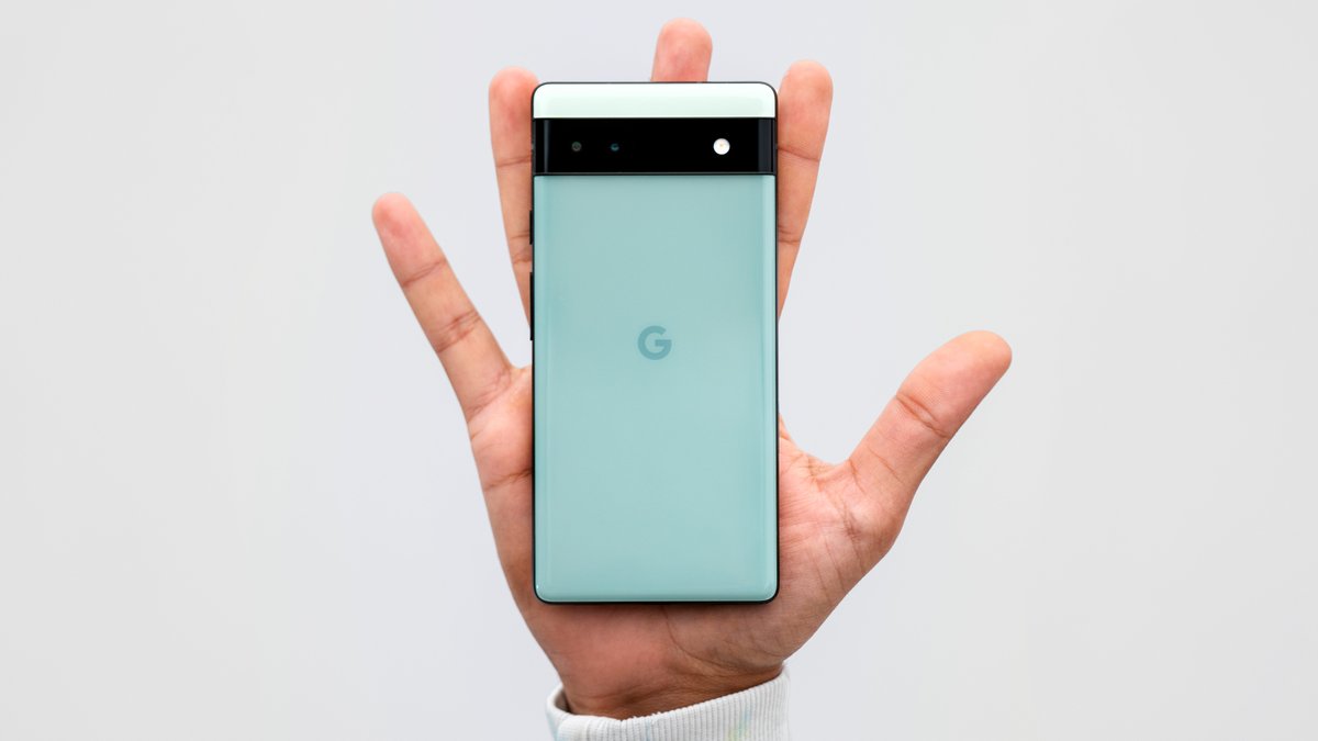 UnboxTherapy's tweet photo. Google Pixel 6a Unboxing - Hmmmmm - https://t.co/eGLmSTIZTC https://t.co/eU7CDU7rXw