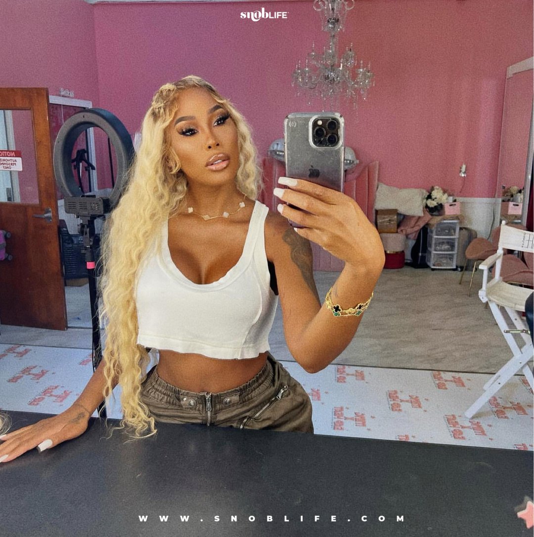 WeareSnobMobb's tweet photo. A muse, unamused 😍 (should we restock our Russian Blonde Collection)
#SnobCEO @iamminglee wearing our 13x4 Russian blonde lace frontal + bundles
Stylist @mainattractions_
Ride with the MOBB at https://t.co/nmOS0SwiOR🛍 https://t.co/Wjy5jRCFTr
