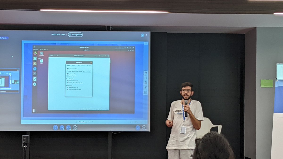 Felipe Borges from our team at Red Hat talking about GNOME Boxes at GUADEC right now. #GUADEC2022 #fedora #RedHat